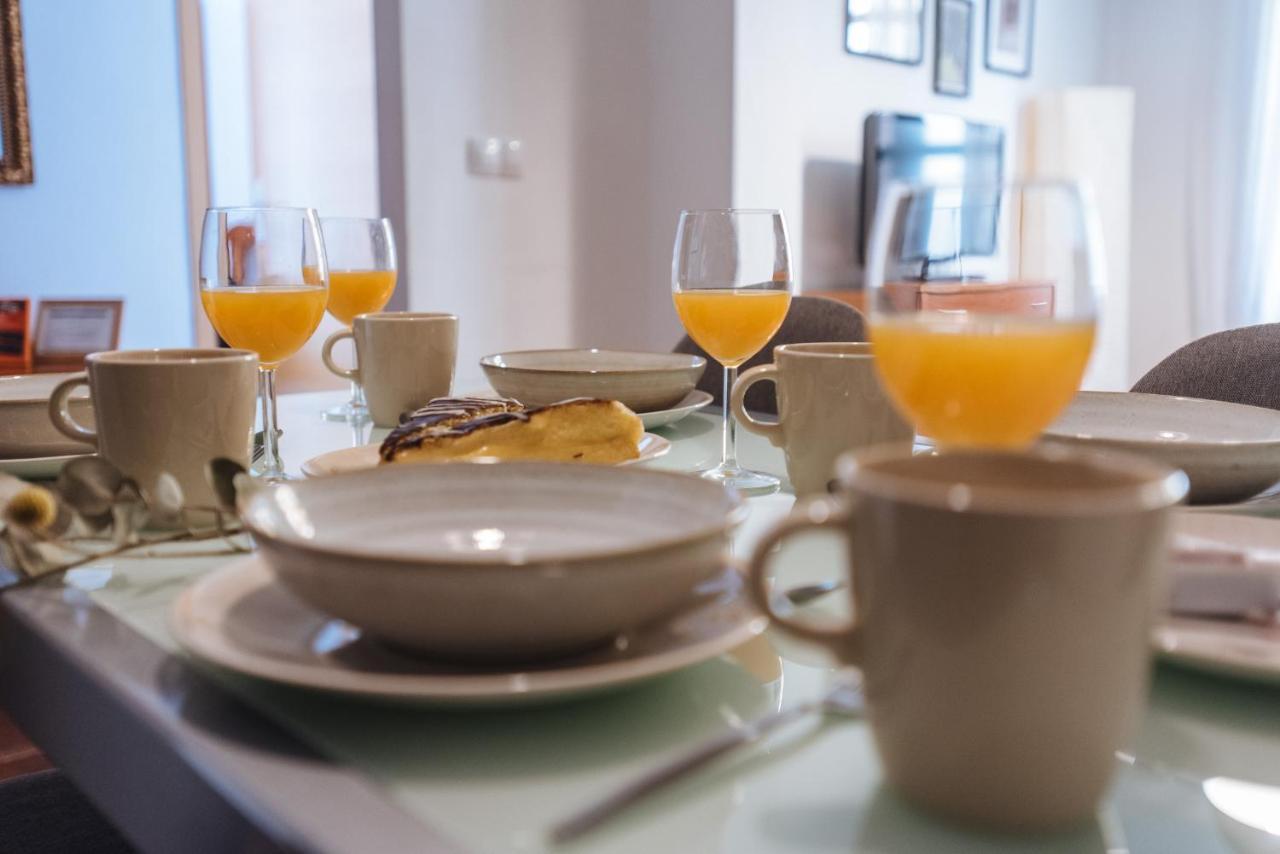 Homeyseville- Bright Apartment At Santa Cruz 6 Pax, Parking Optional Buitenkant foto